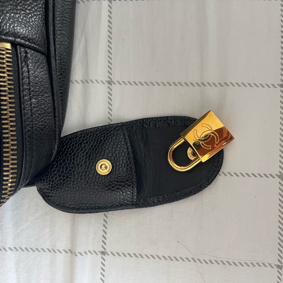 Chanel black leather bag with gold chain handle.There is a small cut on lock tag - Picture 10 of 14